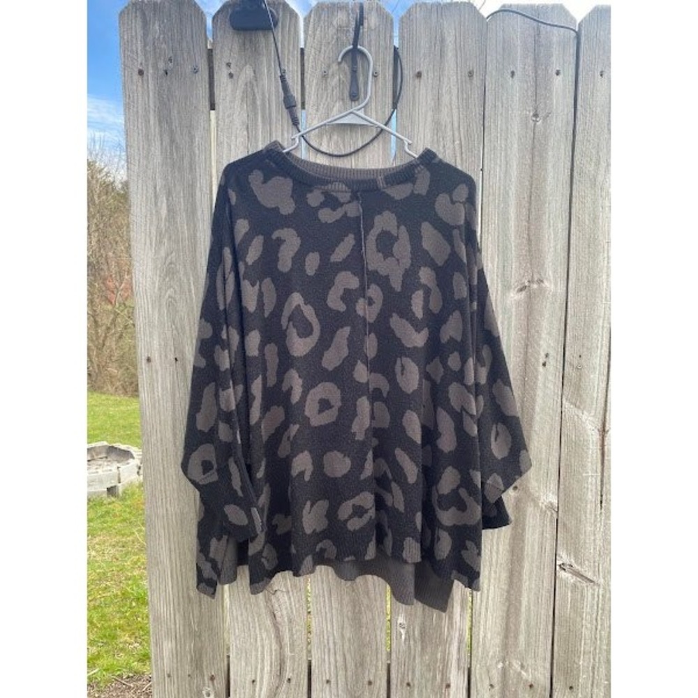 Mud Pie Womens Leopard Print Poncho Sweater Black Gray Oversized One Size - Picture 3 of 4